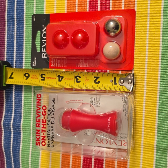 REVLON BRAND SKIN REVIVING ON-THE-GO FACIAL ROLLER AND ROLLER REFILL BUNDLE - Picture 9 of 9